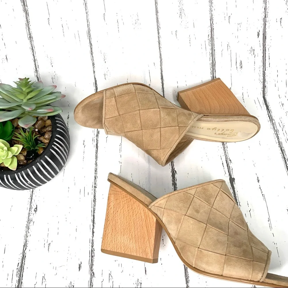 BETTYE BY BETTYE MULLER Chunky Block Heel Woven Tan Suede Mules, 9.5 - Picture 8 of 9